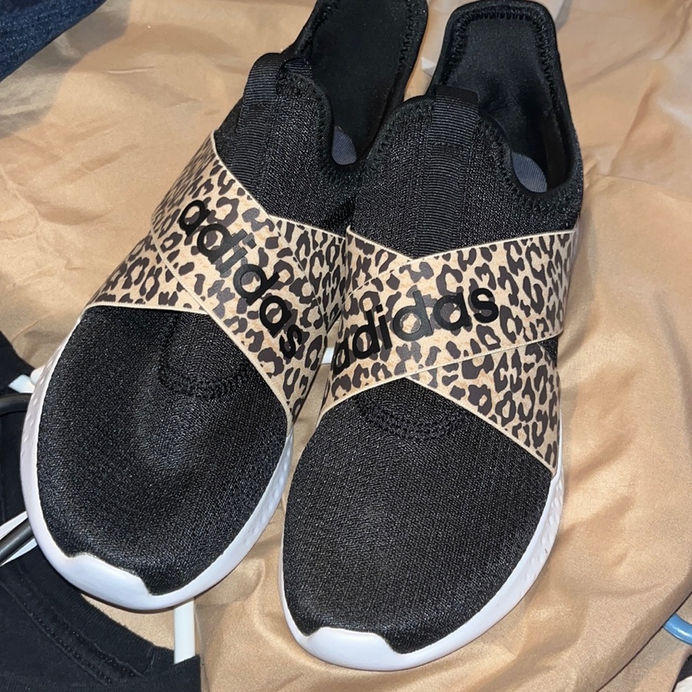 Women’s Adidas tennis shoes